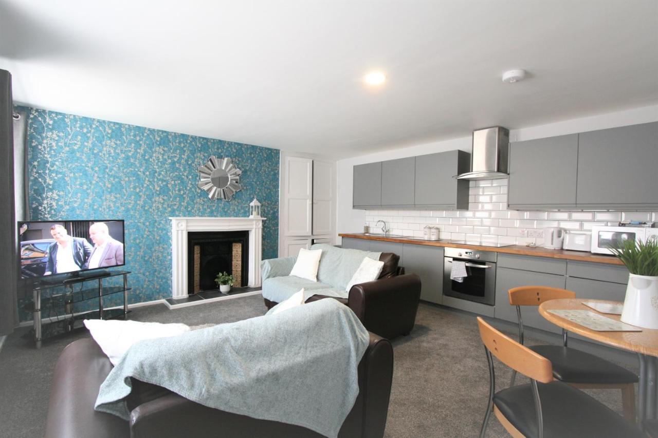 Central Serviced Apartments By Roomsbooked Cheltenham Exterior photo