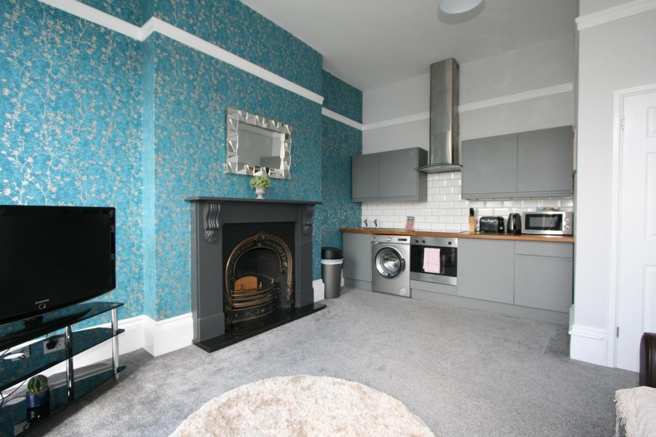 Central Serviced Apartments By Roomsbooked Cheltenham Exterior photo