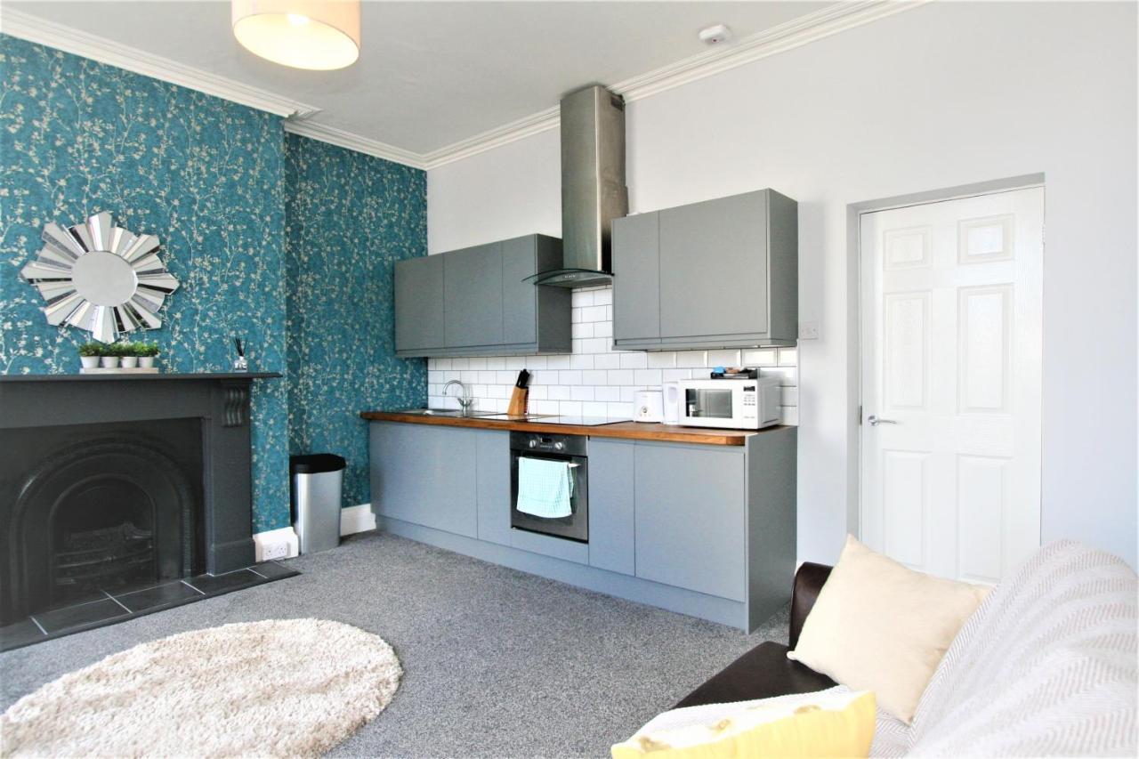 Central Serviced Apartments By Roomsbooked Cheltenham Exterior photo