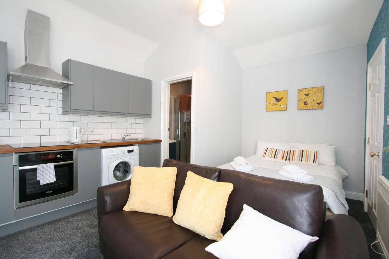 Central Serviced Apartments By Roomsbooked Cheltenham Exterior photo