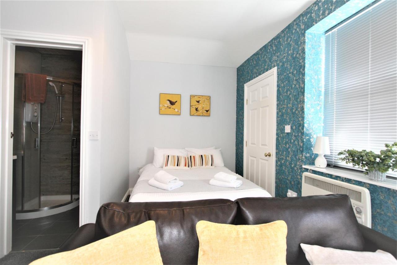 Central Serviced Apartments By Roomsbooked Cheltenham Exterior photo